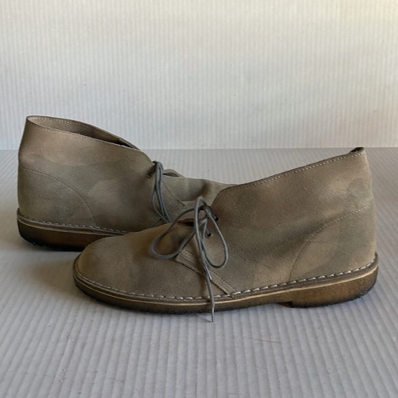 Clarks Originals Camo Print Suede Desert Boots - Picture 7 of 11